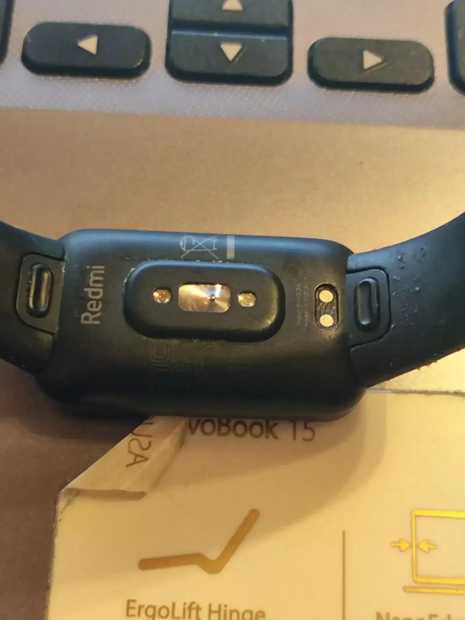 Xiaomijev način povezivanja narukvice sa remenom koji se lako može slomiti