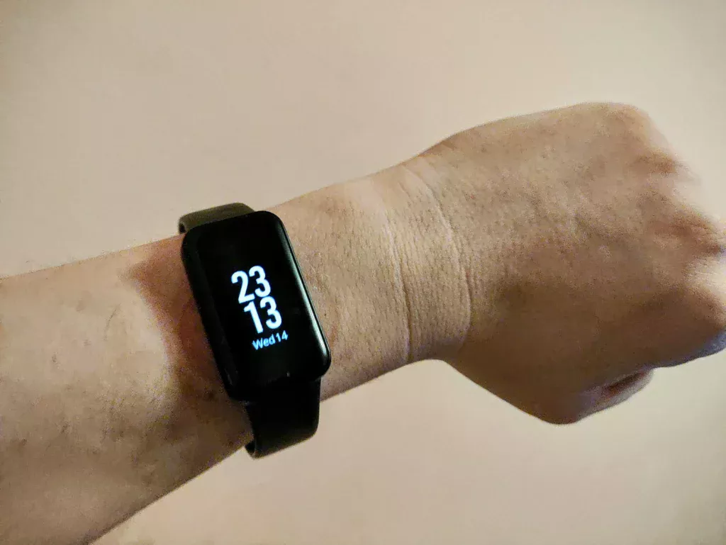 Xiaomi Redmi Smart Band Pro with enabled AoD